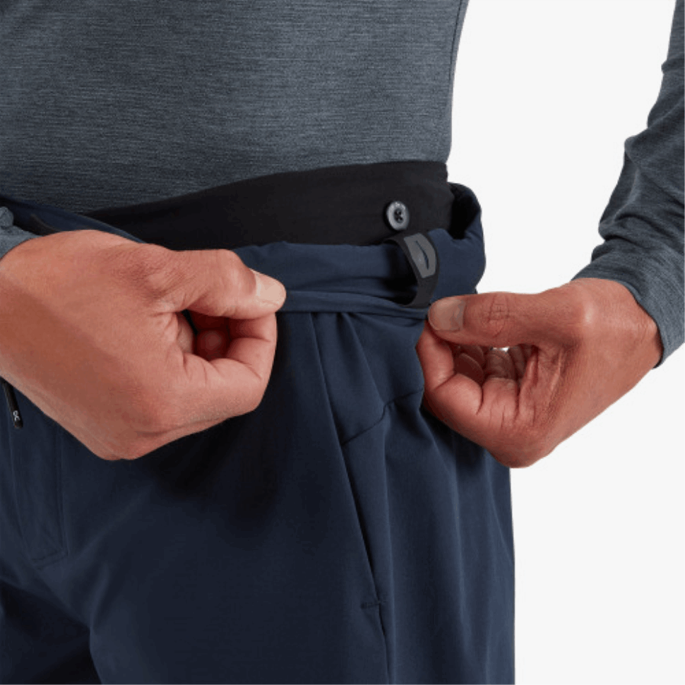 Su Pantaloncini Ibridi Da Corsa Navy