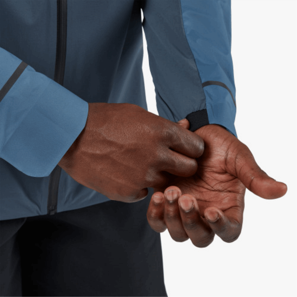 Su Giacca Da Pioggia Ceruleo-scuro