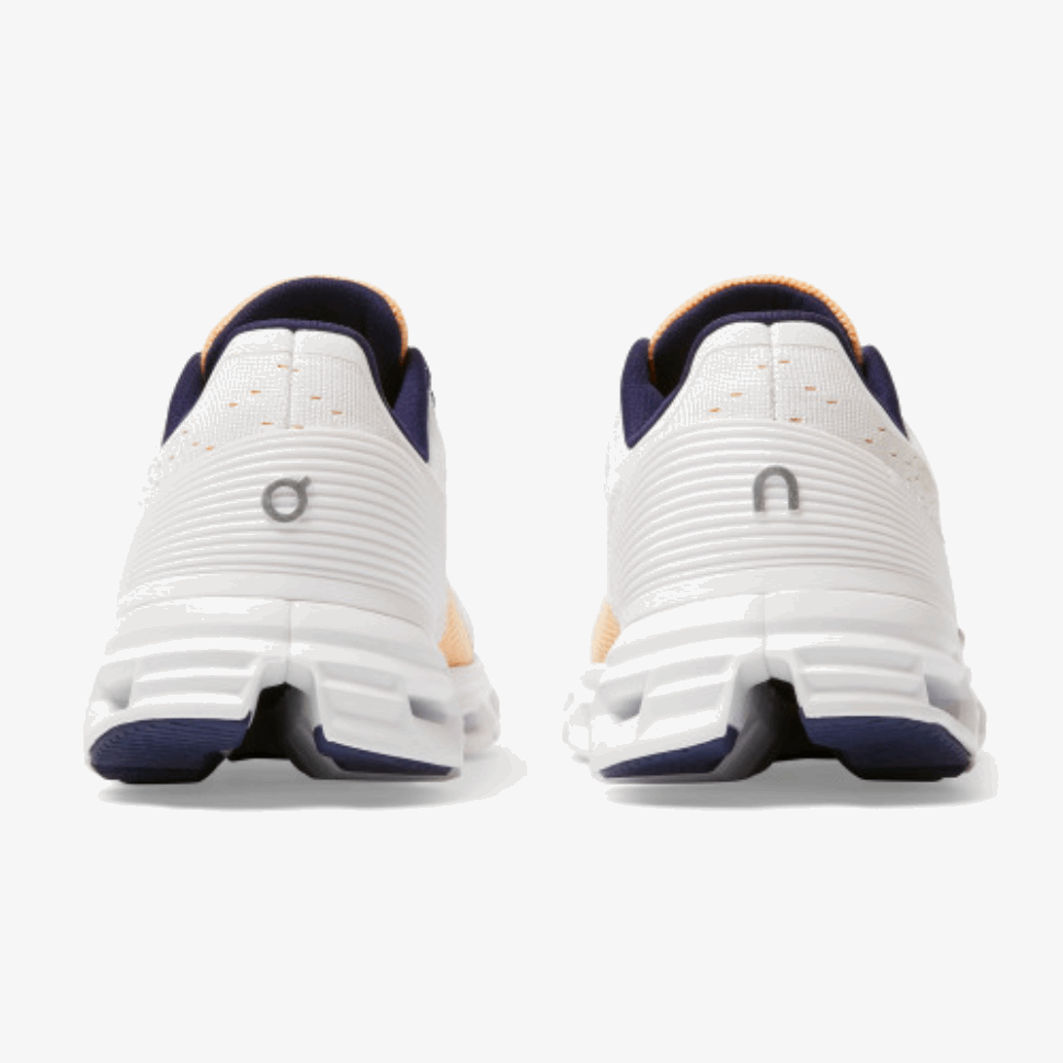 Cloudstratus Sulla Corsa Bianco-mandorla