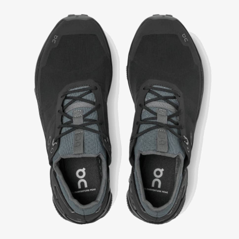 Cloudventure Picco Nero-roccia Sulla Corsa