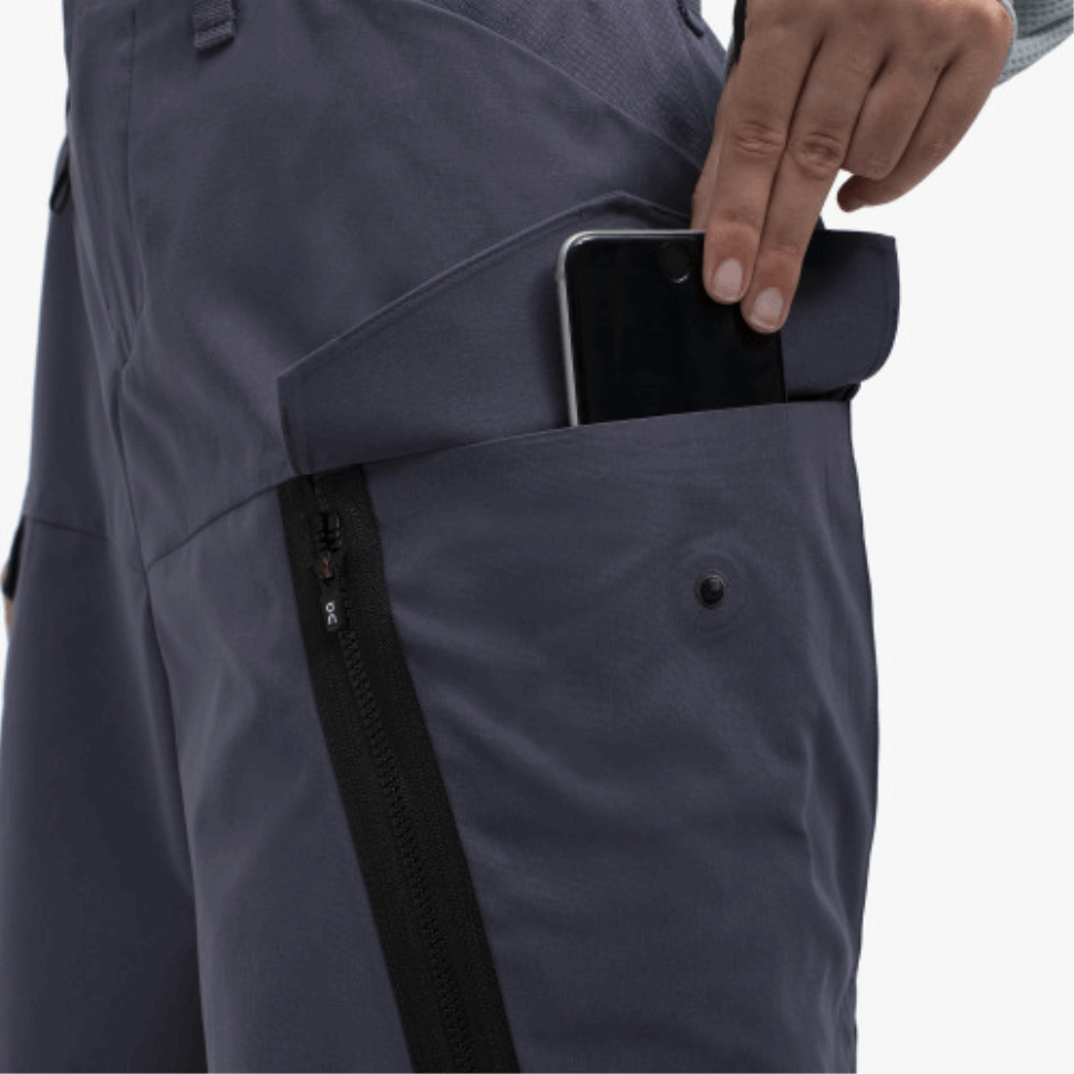 Pantaloncini Da Esploratore Sulla Pietra Focaia In Esecuzione