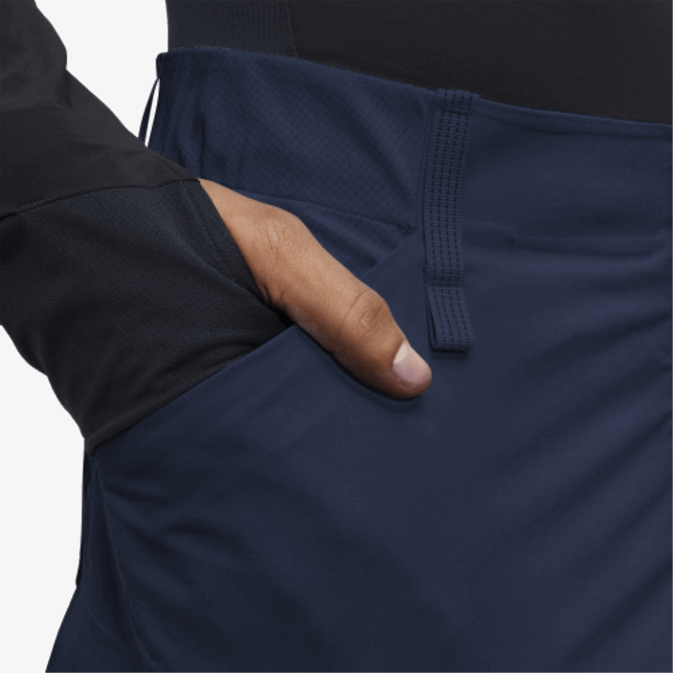 Pantaloncini Da Esploratore Sulla Marina Da Corsa