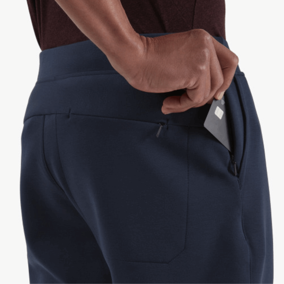 Pantaloni Della Tuta Blu Navy Sulla Corsa