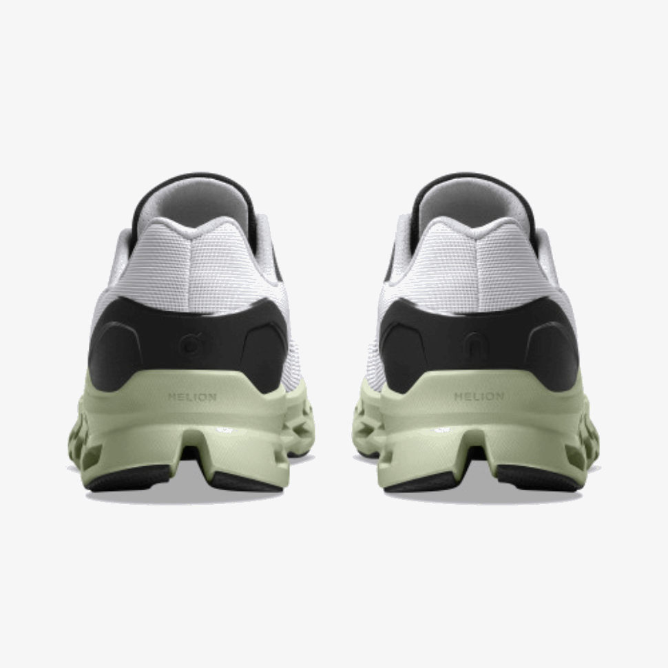 Su Cloudstratus In Esecuzione Bianco-nero