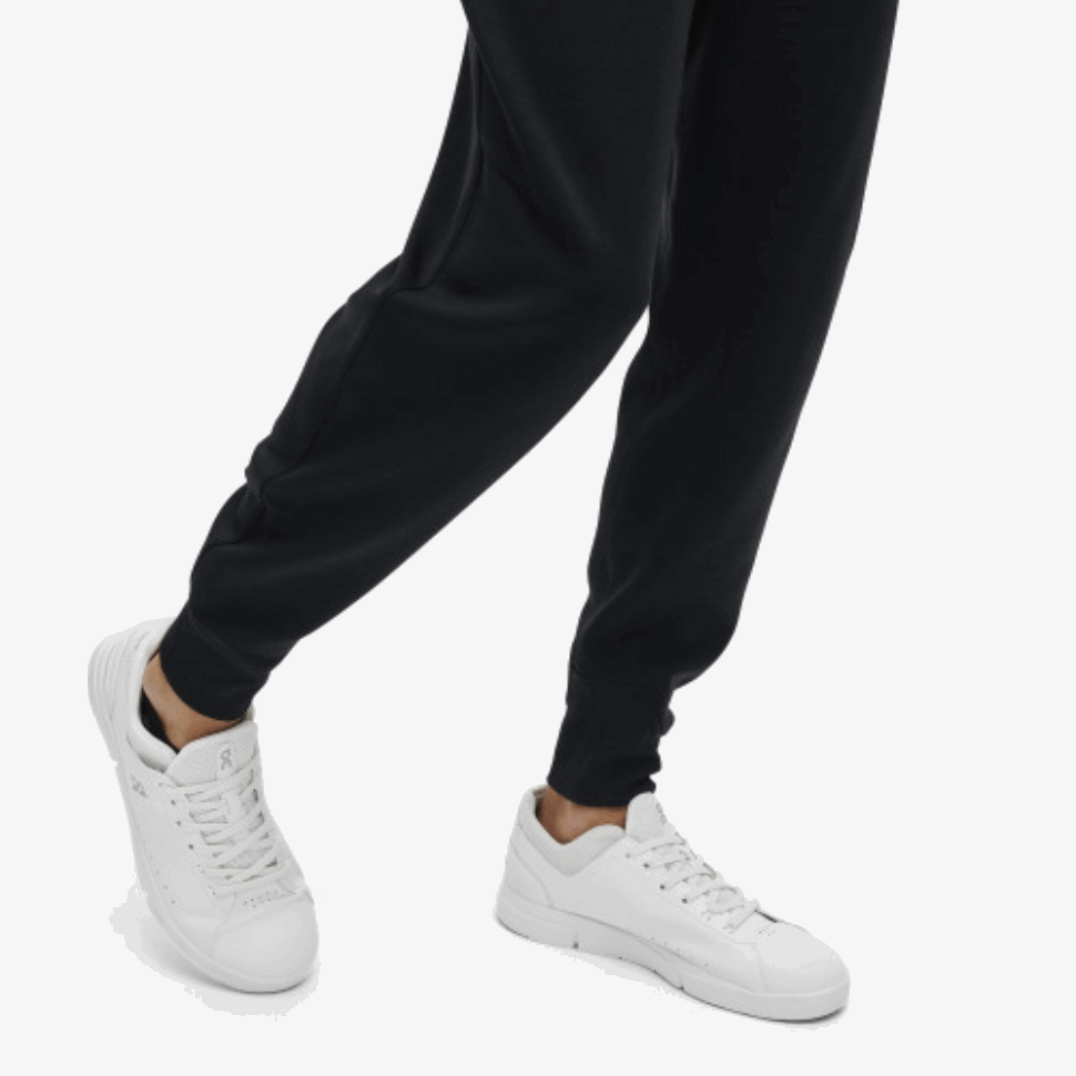 Sui Pantaloni Della Tuta Da Corsa Neri
